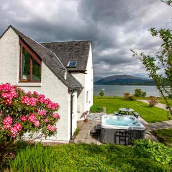 Seabank Lochside Farmhouse