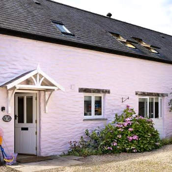 Finest Retreats - Berry Cottage - 4 Bedroom, Pet-Friendly Cottage Sleeping 8