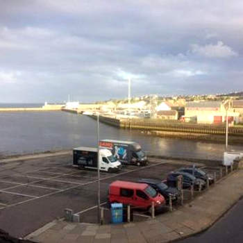 Centrally located 1 bed modern flat with harbour views