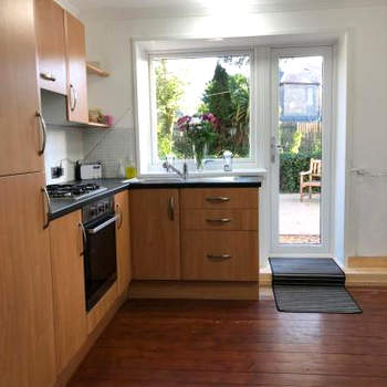 ACE Largs Ground Floor Apartment with Garden