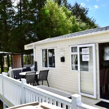 Private Hot Tub Cabin, Pergola and Large Decking Area