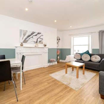 TWO BEDROOM FLAT I MINS WALK to BRIGHTON BEACH I PERFECT HOLIDAY HOME