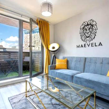 MAEVELA Apartments - Cube View City Centre Apartment - With Balcony View of The Cube - PS4 & Smart TV's