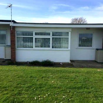 2 bed dog friendly chalet on sunbeach Scratby