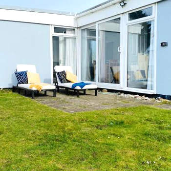 Delightful chalet, overlooking estuary!