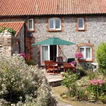 HOXNE HOUSE WEYBOURNE sleeps 14