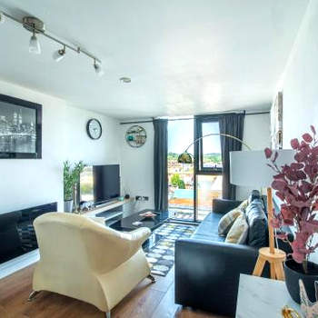 Exquisite 2-bedroom Apartment - City Centre