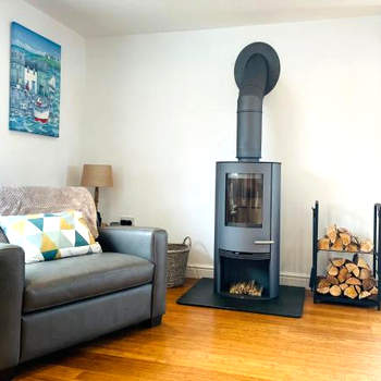 Sunny Corner, Padstow. Spacious 3 bedrooms, 2.5 bathrooms, parking, garden.