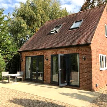 Contemporary Cottage outside South Harting