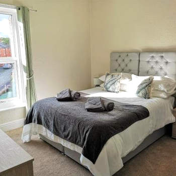 Douglas House, near Hospital, attractive and comfy 2 bedroom House with enclosed yard to rear