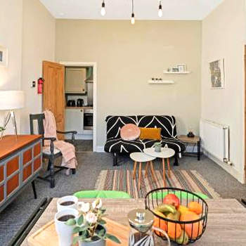 Cozy with Character Logie Green Central Main Door Flat