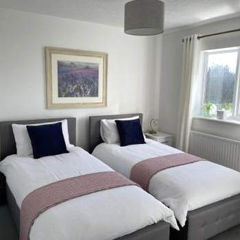 Comfortable and Spacious Superb Holiday Home in Llanelli, Dog Friendly