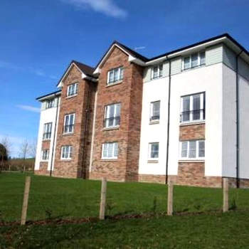 2 bedroom luxury flat in quiet village of Bishopton