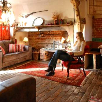 Orchard Cottage cosy rustic comfort just across the fields to a great Pub