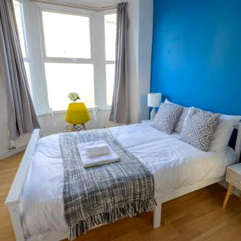 Spacious 5 Bed House, perfect for groups, great location