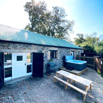 5 Bed Barn Conversion - with private hot tub