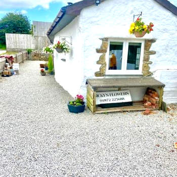 Romantic log-burner Cornish Cottage private garden dogs welcome