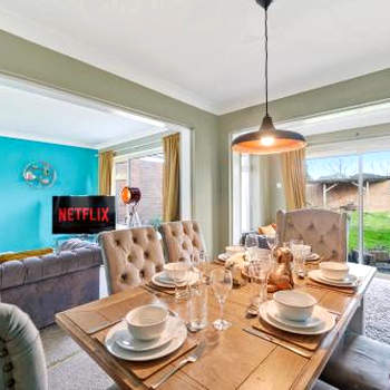 BridgeCity Luxurious Maidstone Holiday Home