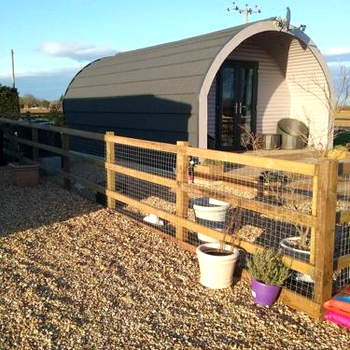 Heated Supersize Glamping Pod with ensuite bathroom, Wilburton, Ely