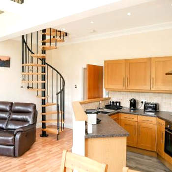 Beautiful cozy 3 bedroom 2 bathroom apartment