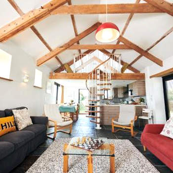 The Barn and Chaffhouse-Beautifully renovated Welsh Barn in Pembrokeshire