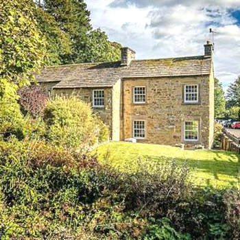 The Aubrey - a gorgeous converted 17th Century Grade II listed bolthole in Bakewell