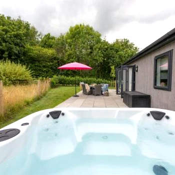 Blossom Lodge, 1 Roadford Lake Lodges