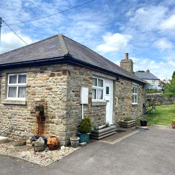 Cosy 1-bedroom cottage with indoor open fireplace