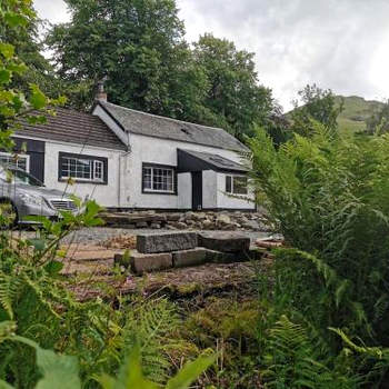 Arrochar Fern Cottage with Wood Burner & Loch View