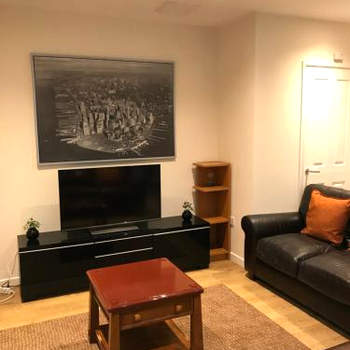Apex Fox Street Apartment with Free Parking
