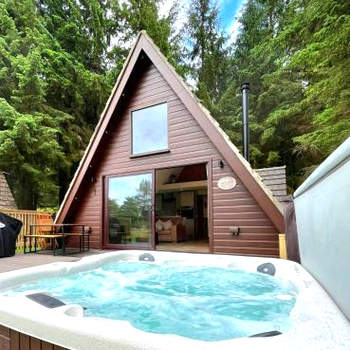 Bonnie Lodge-Lochside Location with Hot Tub