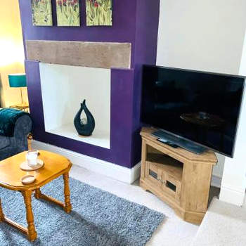 Selston House, 3 bedroom cosy cottage Home for up to 6 Guests, Cul-de-sac on Private road