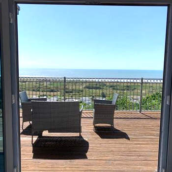 Cliff Haven- Spectacular sea views from balcony, pets go FREE