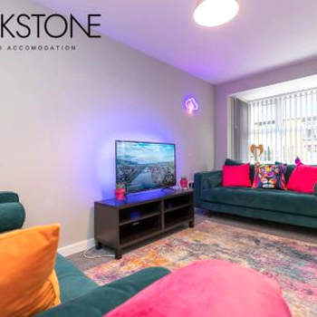 Island House - 3 Bedroom Townhouse by BPNE