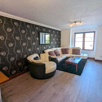 Superb 2 Bedroom Flat Tillicoultry