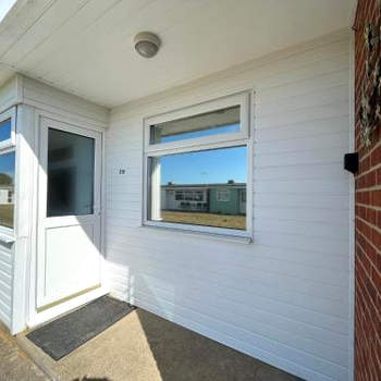 Chalet 319, Hemsby - Beautifully presented two bed chalet, sleeps 5, pet friendly, close to beach!