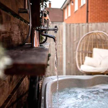 The Cavern Fun, Stylish, Music inspired Four Bed House