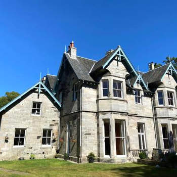 Fabulous 2 Bedroom House just outside Edinburgh