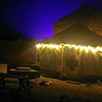 Yurt With View, TV, BBQ & firepit