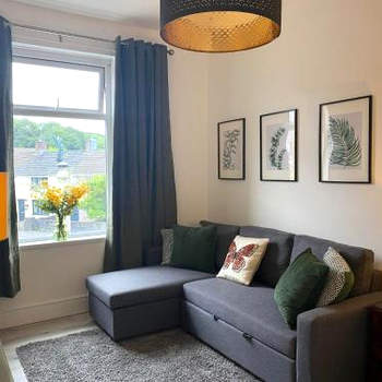 The Retreats 1 Kenfig Hill Pet Friendly 2 Bedroom Flat with King Size bed twin beds and sofa bed sleeps up to 5 people