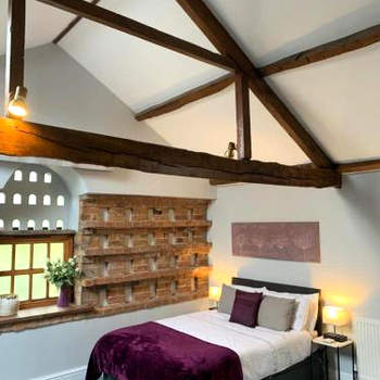 Studio 3B The Carriage House York 6m Village Location