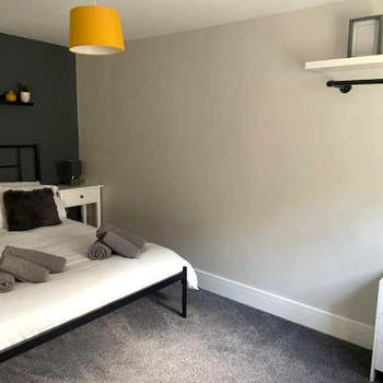 Maple House 2 bed House with free parking in town by ShortStays4U