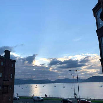 Lovely flat overlooking the Clyde