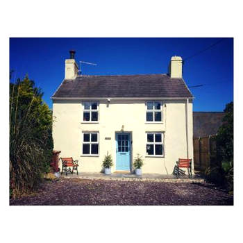 Gorgeous Cottage Near the Sea. Dog Friendly.