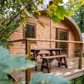 The Green Man, Eco-friendly cabin in the Lincolnshire countryside with heating and hot water