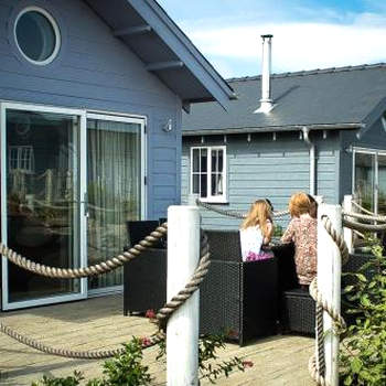 Sea Urchins beach house at The Bay Filey, sleeps 4-5, 2 dogs welcome for free too