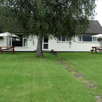 Bungalow in lovely setting.Ten minutes to Longleat