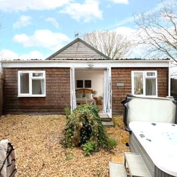 Meadow - Woodland Cottage with Private Hot Tub