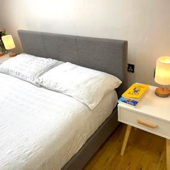 Cosy studio flat for students or workers.