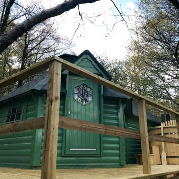 Woodland Cabin with Hot tub & log burner